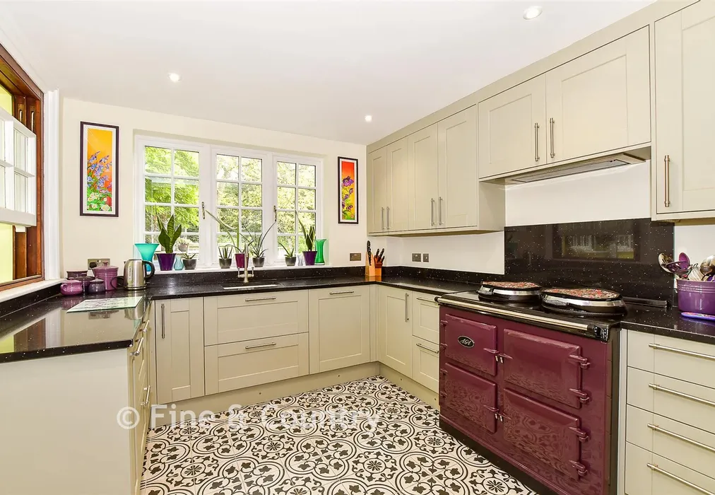 Kitchen - Swan Lane, Sellindge, Ashford, Kent - Wards of Kent