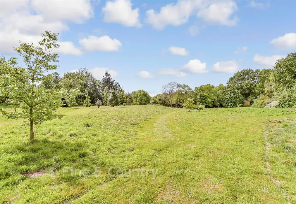 Rear Garden - Swan Lane, Sellindge, Ashford, Kent - Wards of Kent