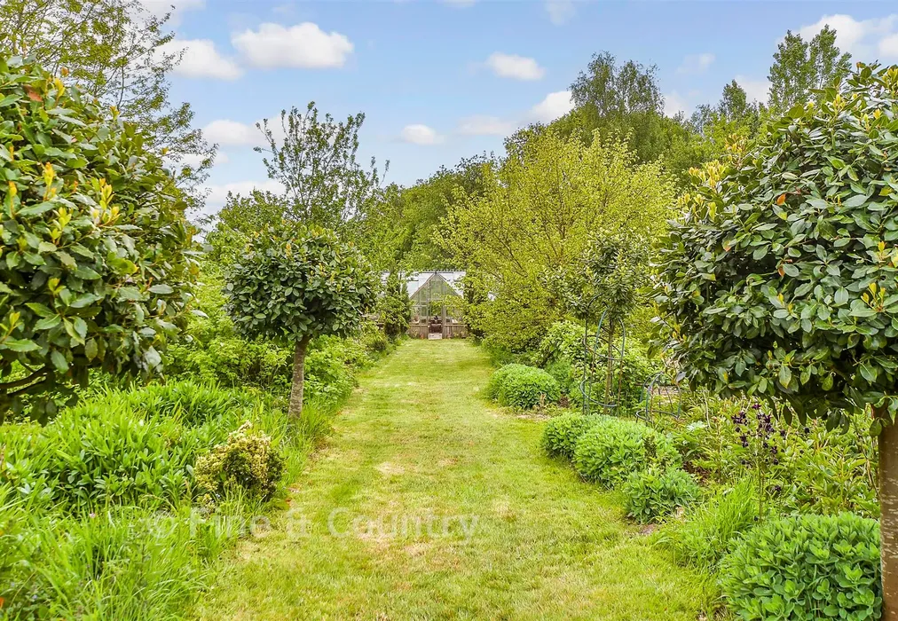 Rear Garden - Swan Lane, Sellindge, Ashford, Kent - Wards of Kent