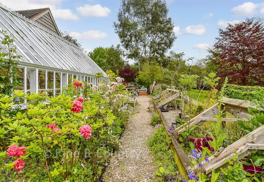 Rear Garden - Swan Lane, Sellindge, Ashford, Kent - Wards of Kent