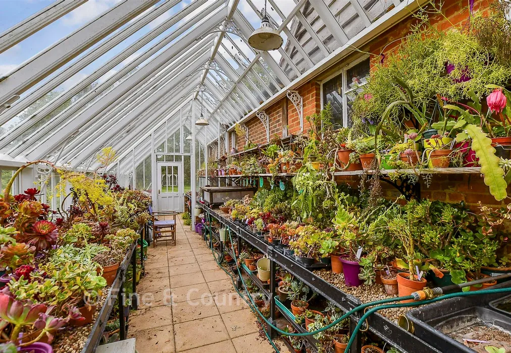 Workshop/Outbuildings - Swan Lane, Sellindge, Ashford, Kent - Wards of Kent