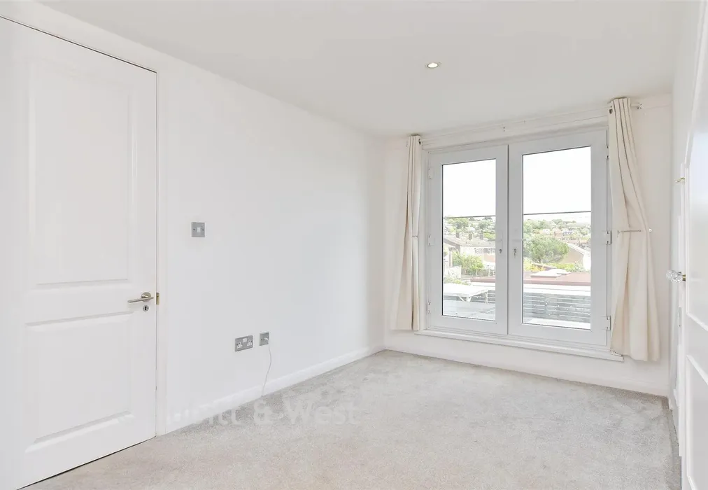 Bedroom 1 - The Ridgway, Brighton, East Sussex - Wards of Kent