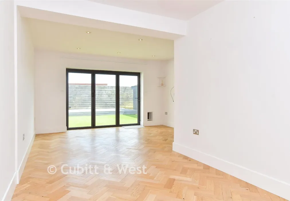 Lounge - The Ridgway, Brighton, East Sussex - Wards of Kent