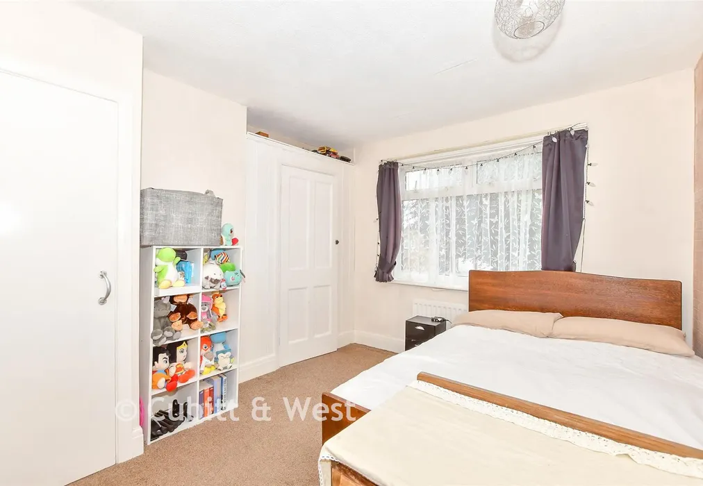 Bedroom 2 - Stein Road, Emsworth, Hampshire - Wards of Kent