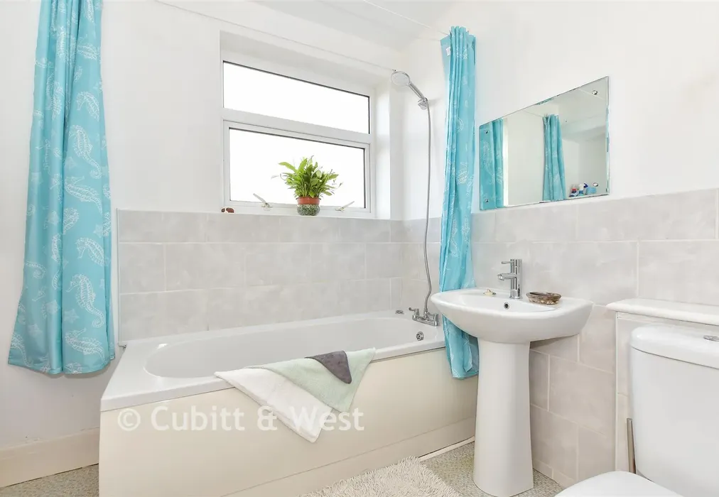 Bathroom - Stein Road, Emsworth, Hampshire - Wards of Kent