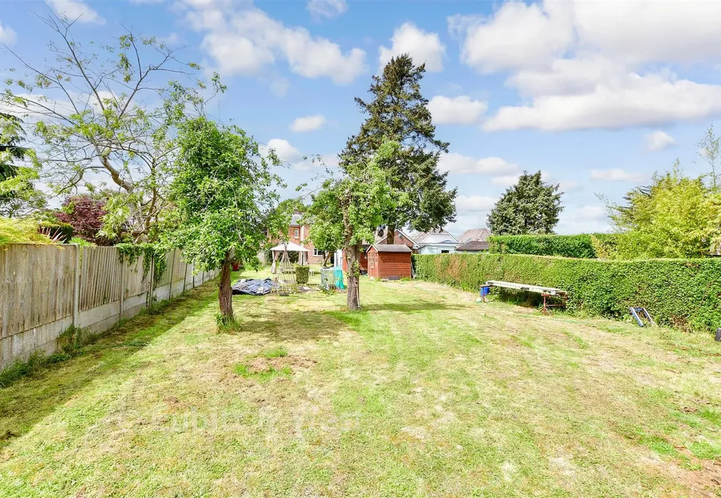 Rear Garden - Stein Road, Emsworth, Hampshire - Wards of Kent