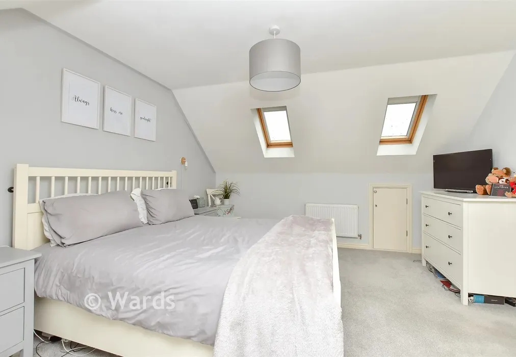 Bedroom 1 - Hazen Road, Kings Hill, West Malling, Kent - Wards of Kent