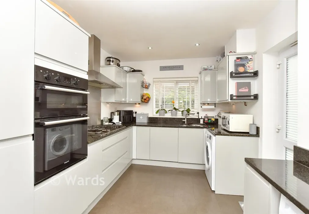 Kitchen - Hazen Road, Kings Hill, West Malling, Kent - Wards of Kent