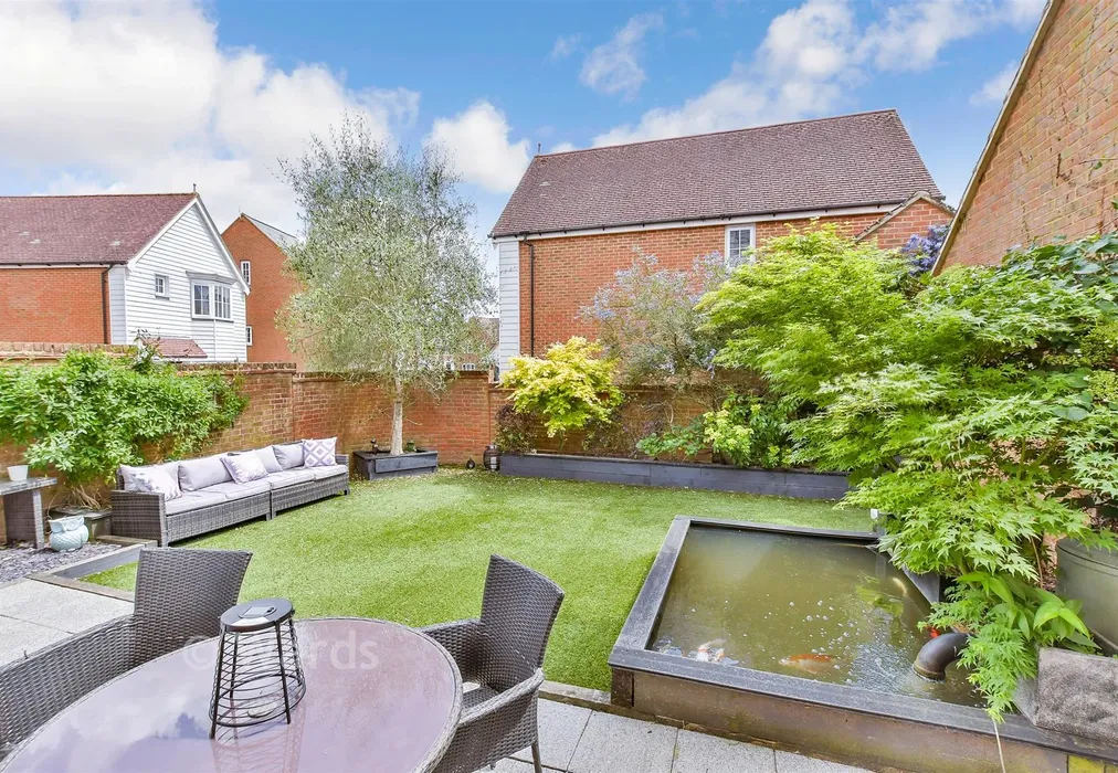 Rear Garden - Hazen Road, Kings Hill, West Malling, Kent - Wards of Kent