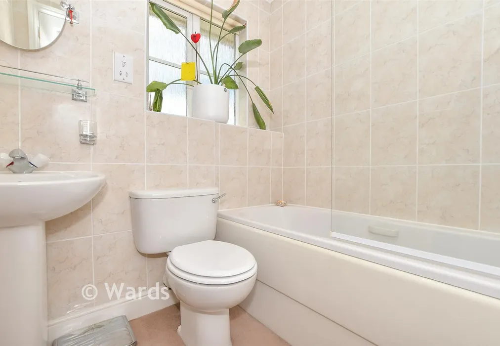 Bathroom - Caesar Avenue, Kingsnorth, Kent - Wards of Kent