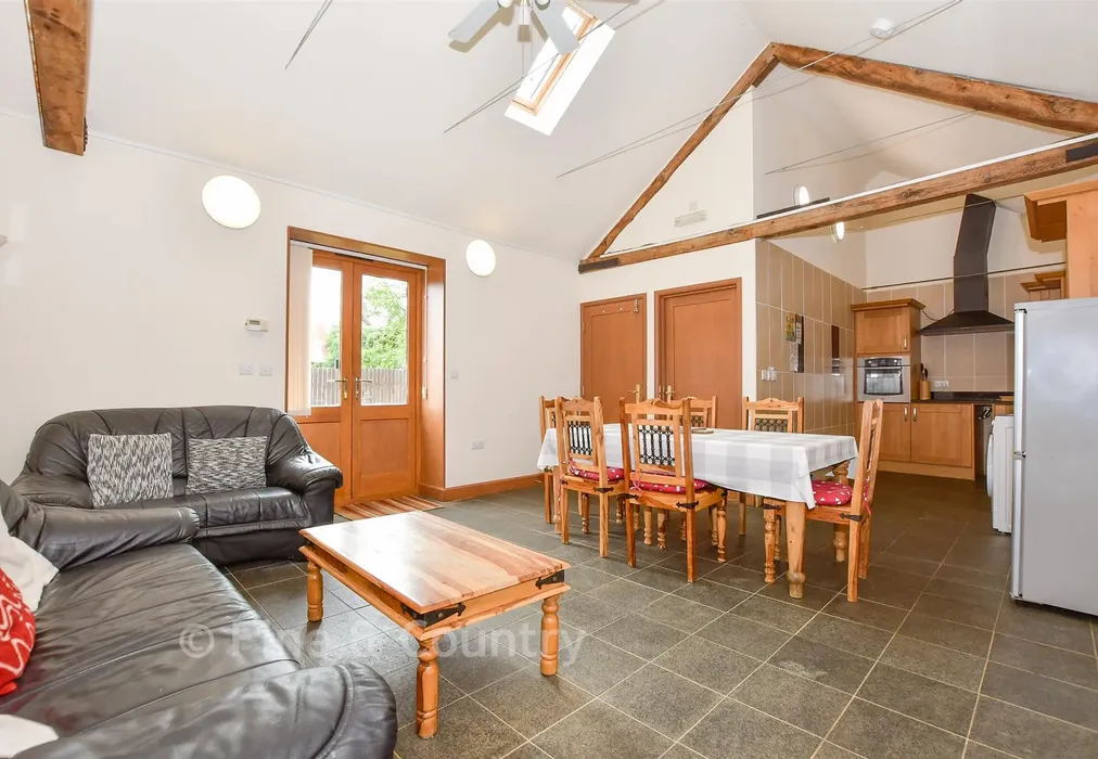 Annexe Lounge/Diner/Kitchen - Ford Farm Lane, Whitwell, Isle of Wight - Wards of Kent