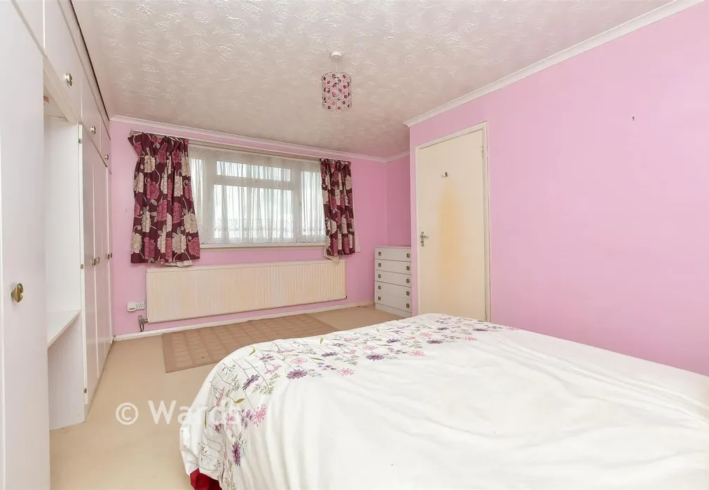 Bedroom 1 - Hilltop Road, Frindsbury, Rochester, Kent - Wards of Kent