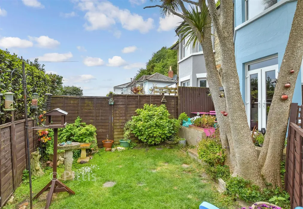 Front Garden - Spring Hill, Ventnor, Isle of Wight - Wards of Kent