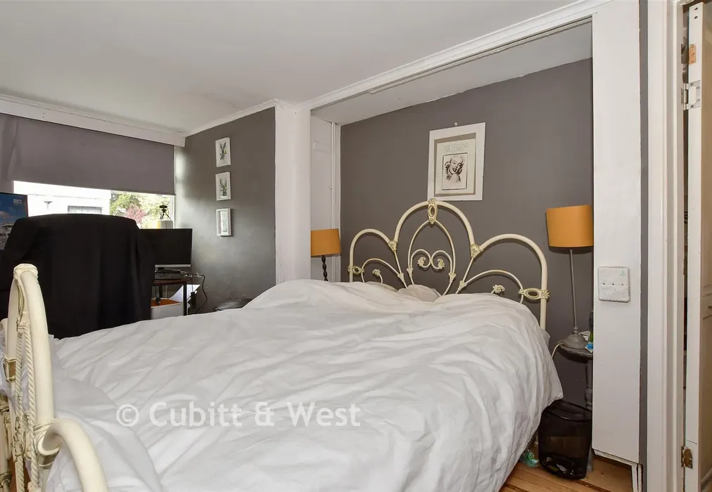 Bedroom 2 - Greenfield Crescent, Patcham, Brighton, East Sussex - Wards of Kent