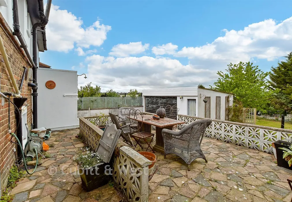 Rear Garden - Greenfield Crescent, Patcham, Brighton, East Sussex - Wards of Kent