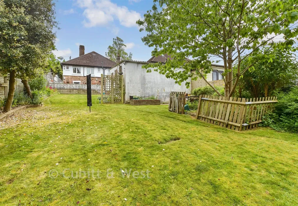Rear Garden - Greenfield Crescent, Patcham, Brighton, East Sussex - Wards of Kent
