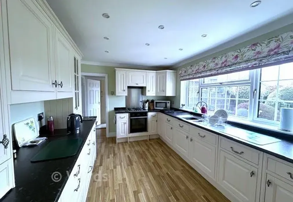 Kitchen - Minster Drive, Minster-On-Sea, Sheerness, Kent - Wards of Kent