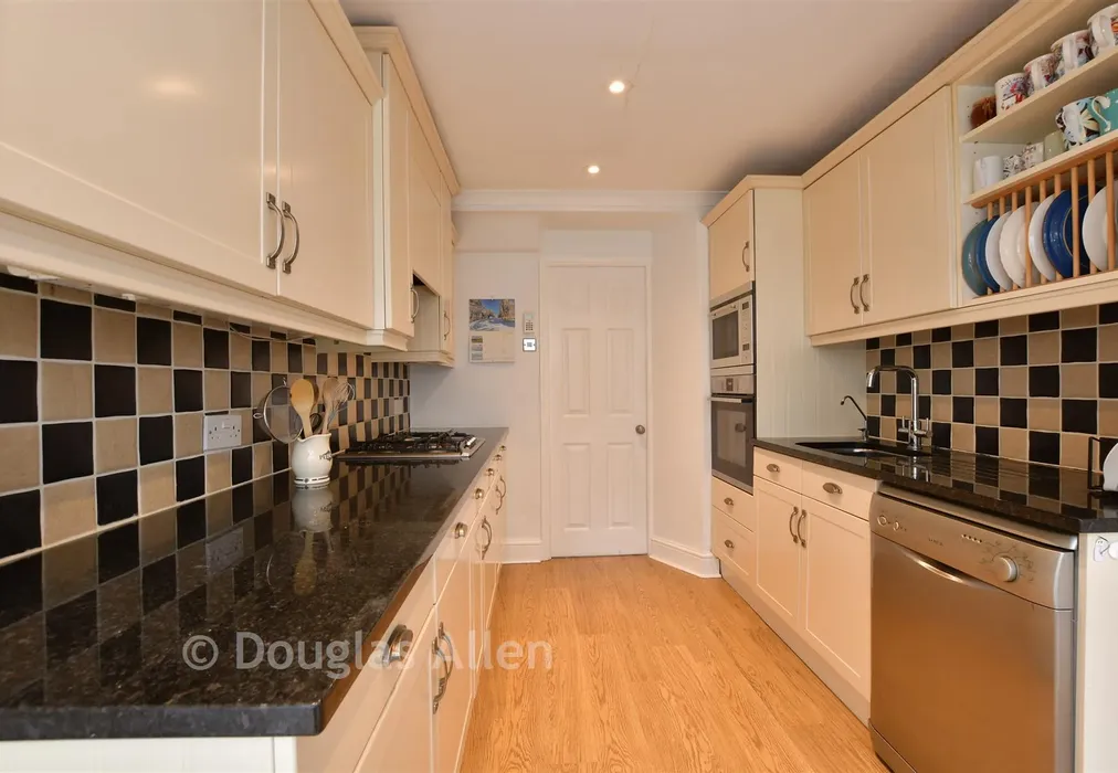 Kitchen - Hobbs Cross Road, Harlow, Essex - Wards of Kent
