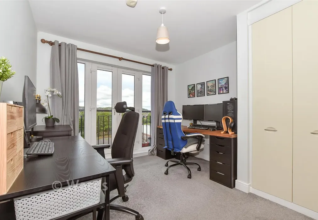 Bedroom 1 - Medway Wharf Road, Tonbridge, Kent - Wards of Kent