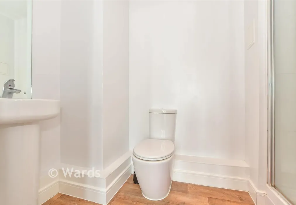 En-Suite Shower Room - Medway Wharf Road, Tonbridge, Kent - Wards of Kent