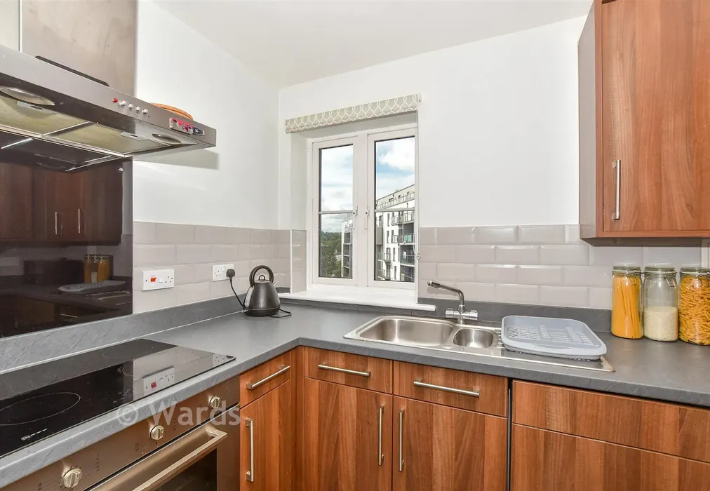 Kitchen - Medway Wharf Road, Tonbridge, Kent - Wards of Kent