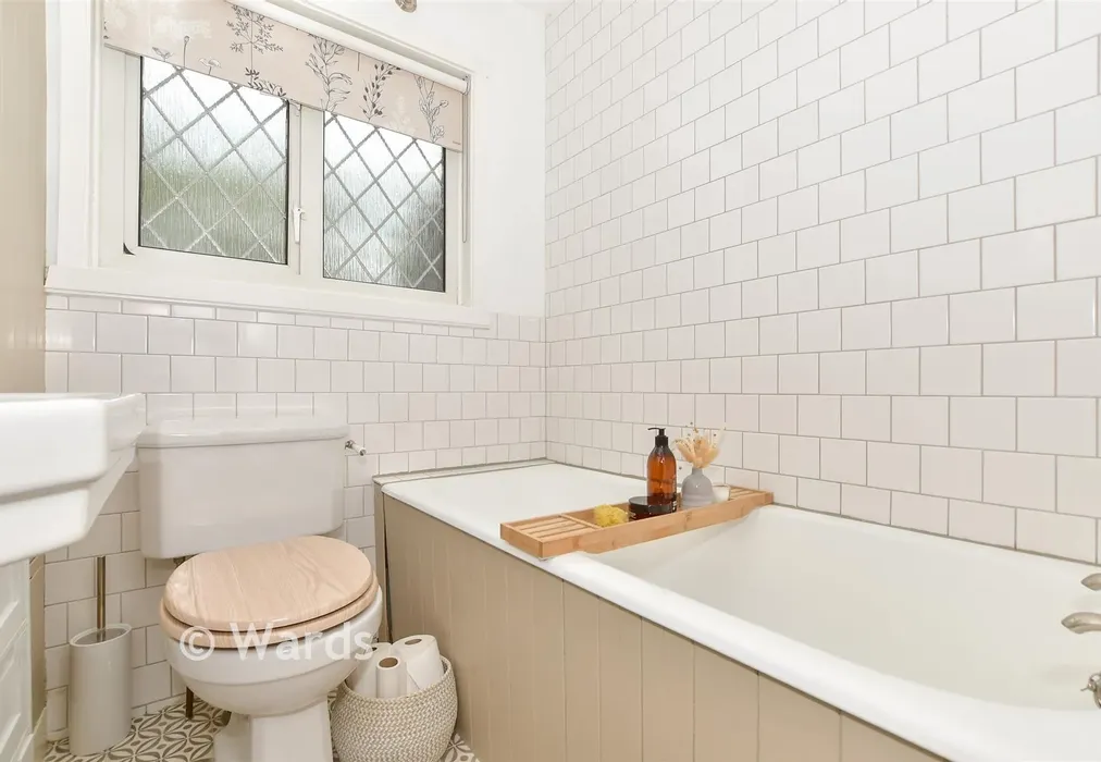 Bathroom - Ashford Road, Bilsington, Ashford, Kent - Wards of Kent