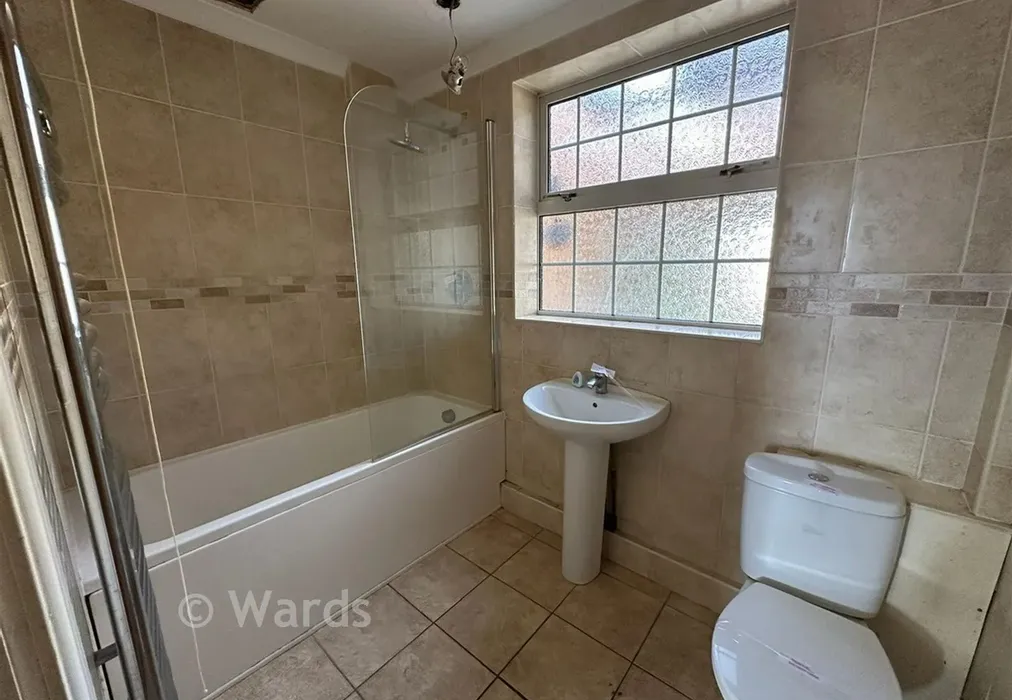 Bathroom - Nursery Close, Sheerness, Kent - Wards of Kent