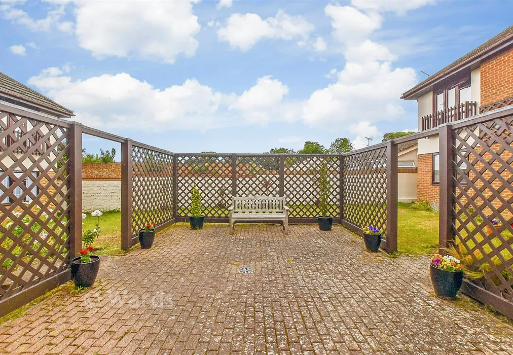 Communal Gardens - Miles Way, Birchington, Kent - Wards of Kent