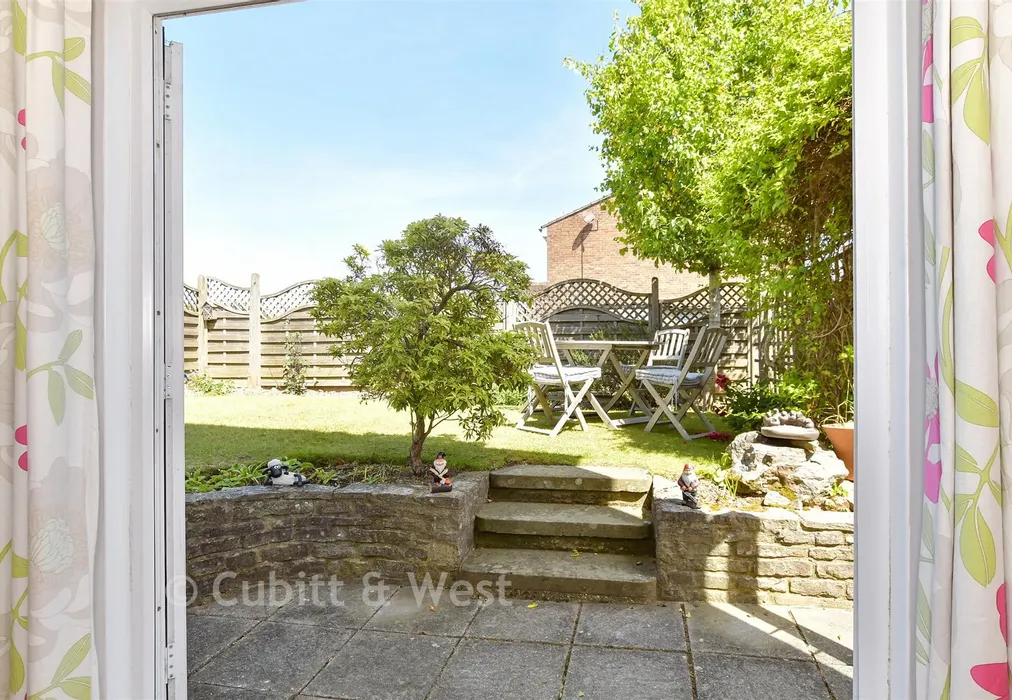 Internal Lifestyle Photograph - Meadow Way, Petworth, West Sussex - Wards of Kent