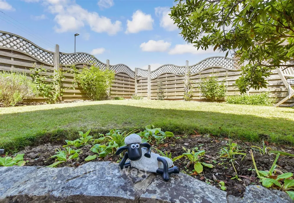 External Lifestyle Photograph - Meadow Way, Petworth, West Sussex - Wards of Kent