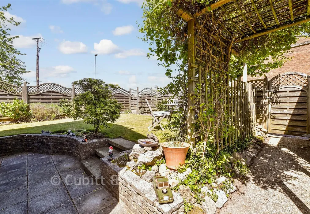 Rear Garden - Meadow Way, Petworth, West Sussex - Wards of Kent
