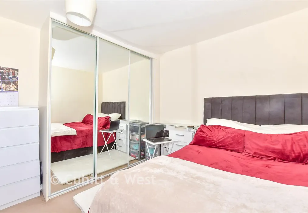 Bedroom 1 - Talbot Road, Southsea, Hampshire - Wards of Kent