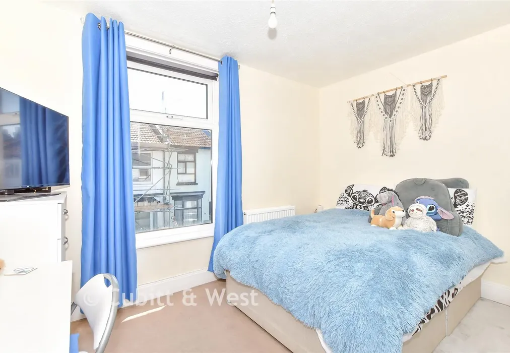 Bedroom 2 - Talbot Road, Southsea, Hampshire - Wards of Kent