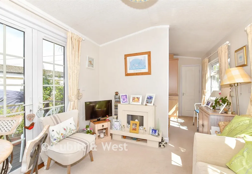 Lounge - Slipper Road, Emsworth, Hampshire - Wards of Kent