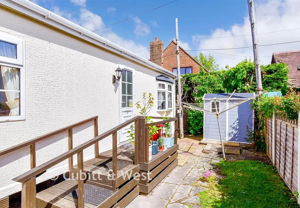 Side Garden - Slipper Road, Emsworth, Hampshire - Wards of Kent