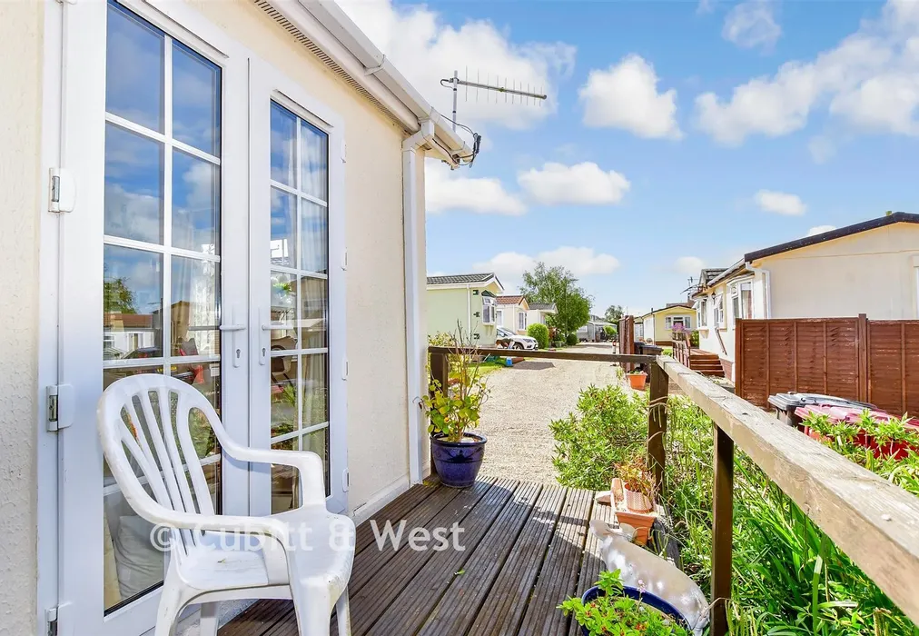 External Lifestyle Photograph - Slipper Road, Emsworth, Hampshire - Wards of Kent