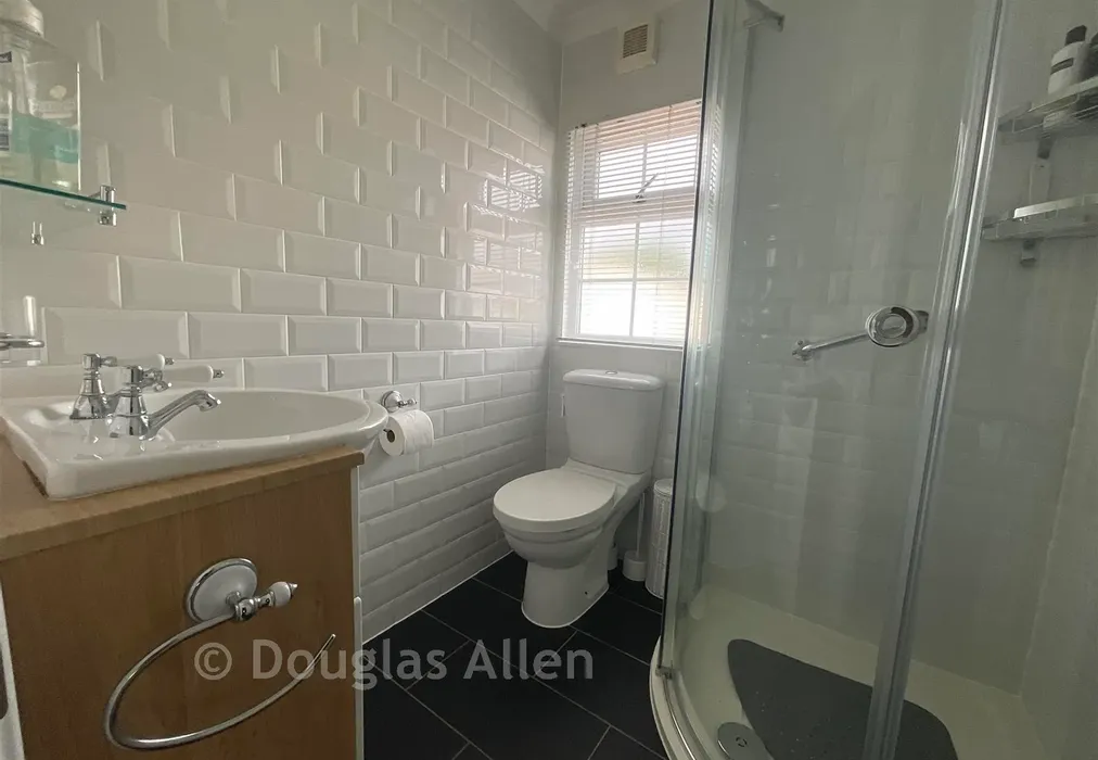 En-Suite Shower Room - Hawk Hill, Battlesbridge, Wickford, Essex - Wards of Kent