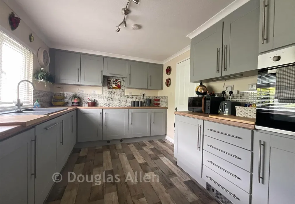 Kitchen - Hawk Hill, Battlesbridge, Wickford, Essex - Wards of Kent