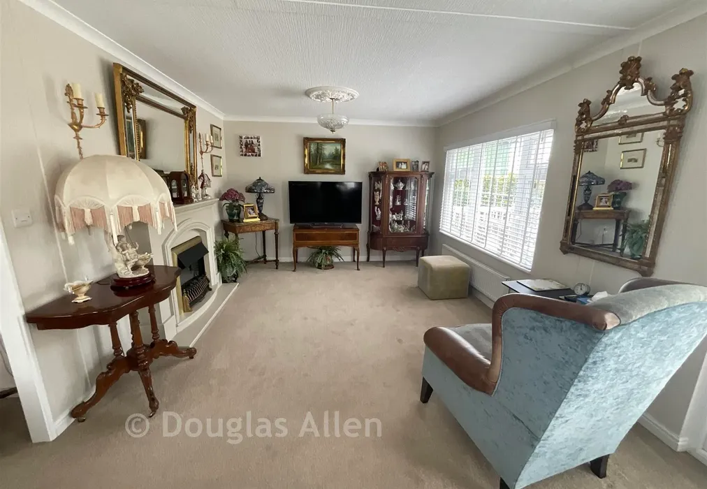 Lounge - Hawk Hill, Battlesbridge, Wickford, Essex - Wards of Kent