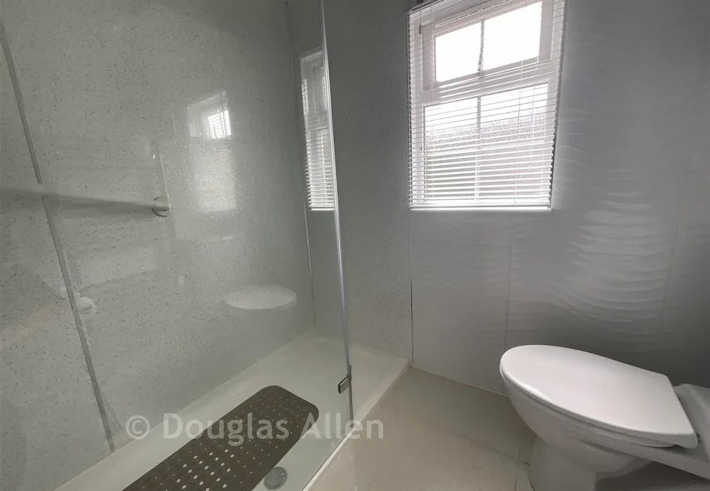 Shower Room - Hawk Hill, Battlesbridge, Wickford, Essex - Wards of Kent
