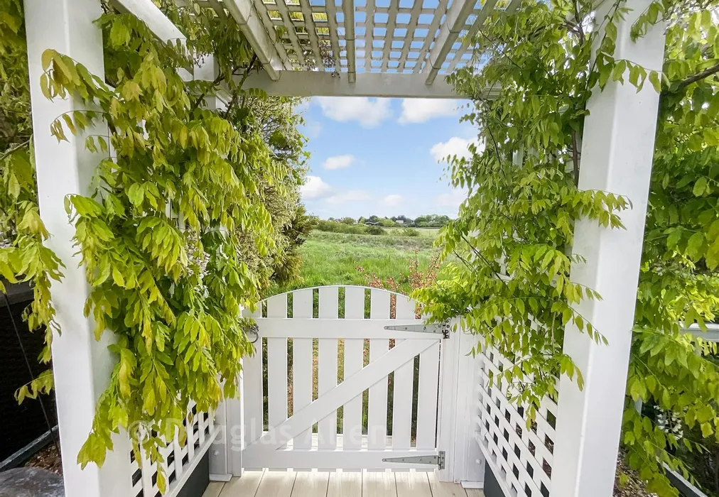Views - Hawk Hill, Battlesbridge, Wickford, Essex - Wards of Kent