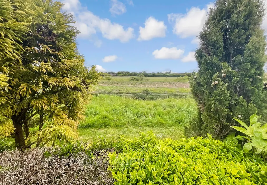 Surrounding Views - Hawk Hill, Battlesbridge, Wickford, Essex - Wards of Kent