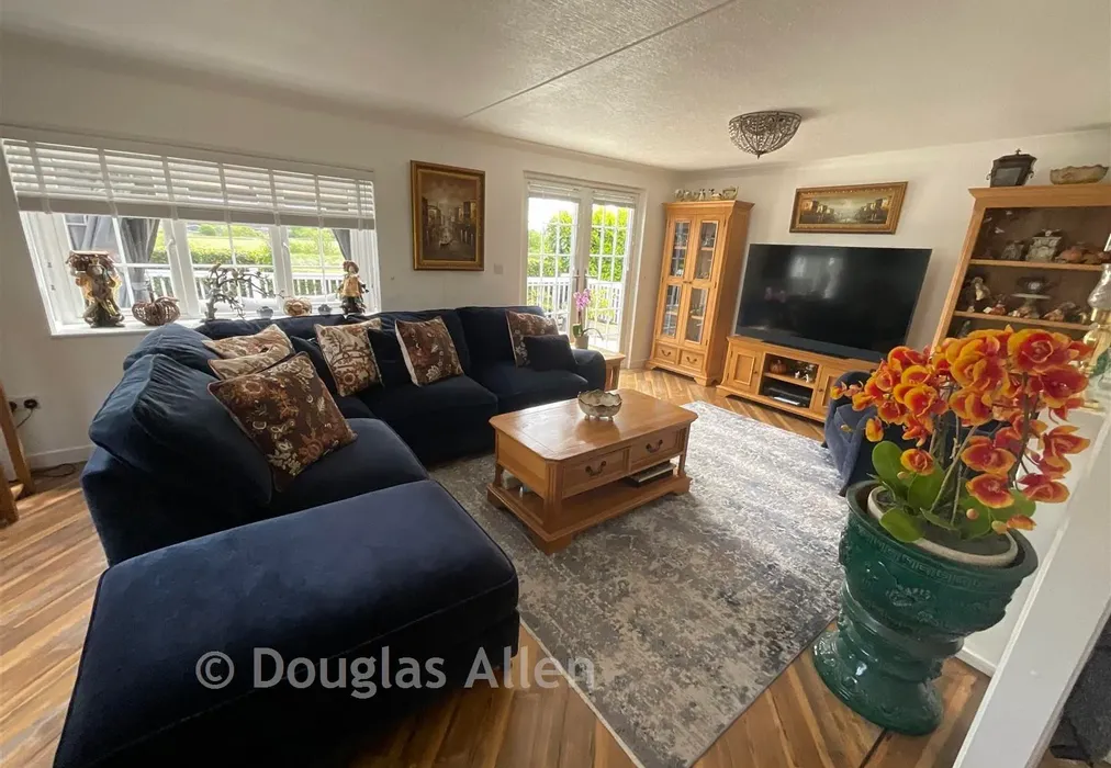 Lounge - Hawk Hill, Battlesbridge, Wickford, Essex - Wards of Kent
