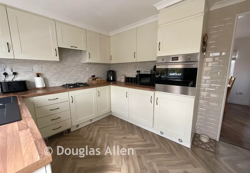 Kitchen - Hawk Hill, Battlesbridge, Wickford, Essex - Wards of Kent