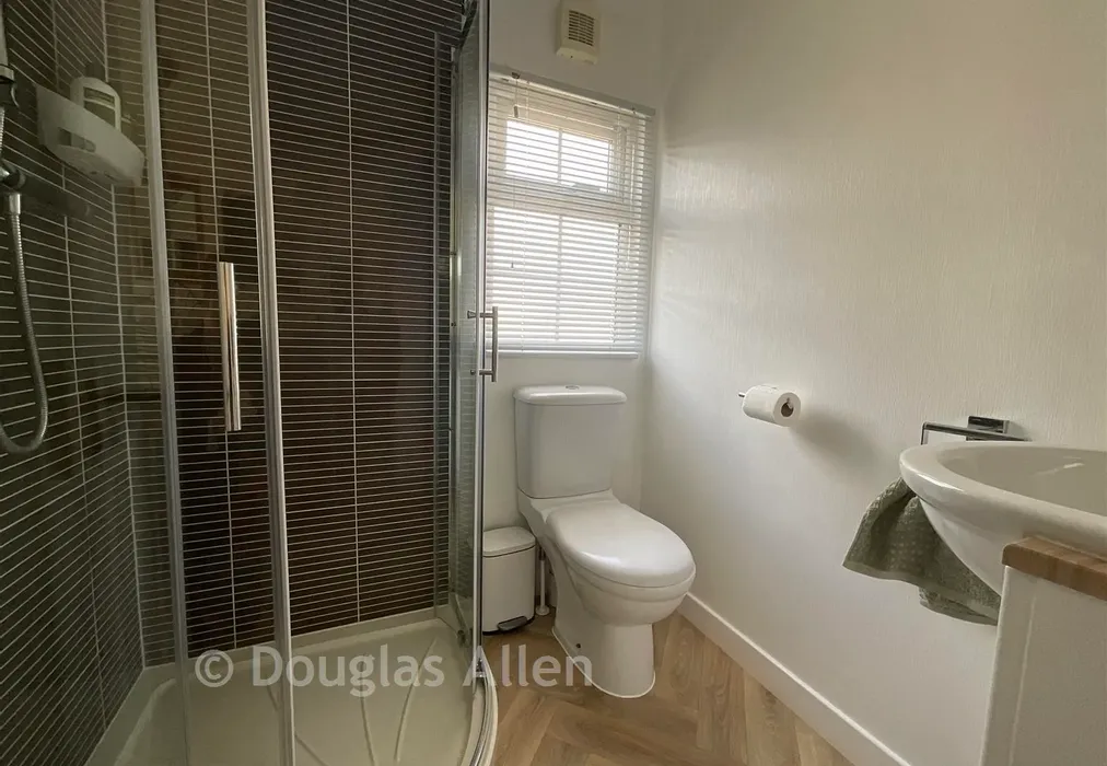En-Suite Shower Room - Hawk Hill, Battlesbridge, Wickford, Essex - Wards of Kent