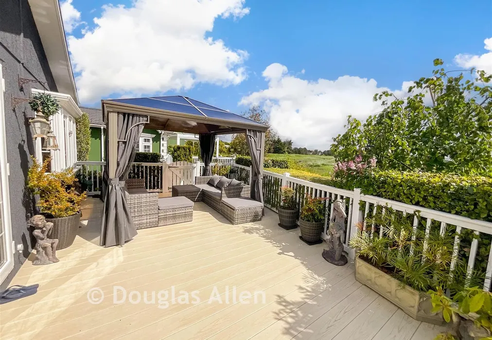 Veranda - Hawk Hill, Battlesbridge, Wickford, Essex - Wards of Kent