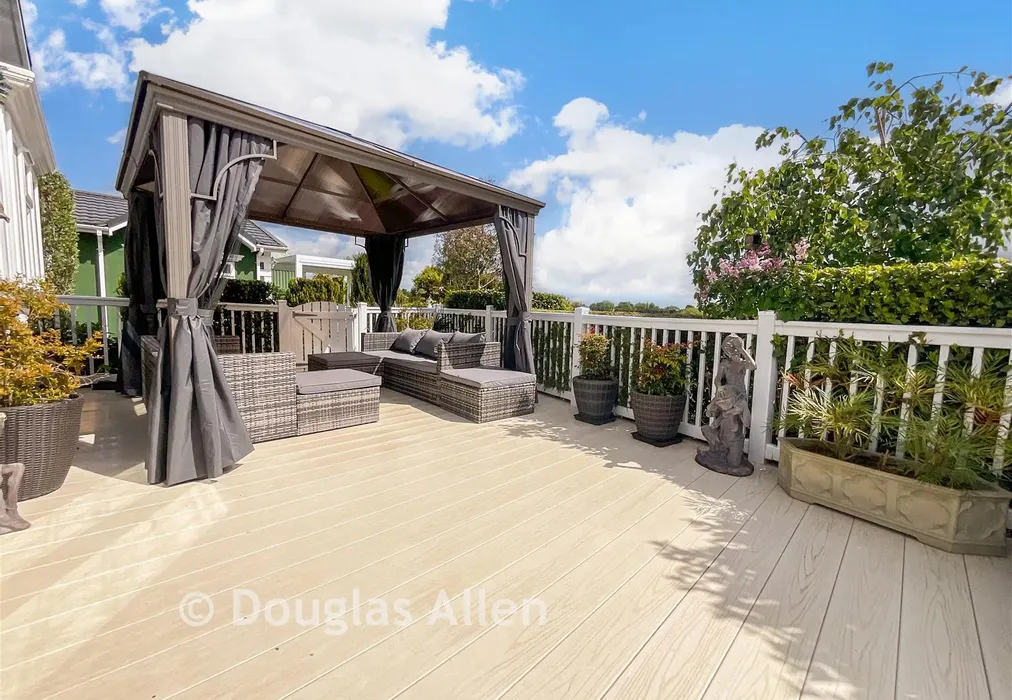 Veranda - Hawk Hill, Battlesbridge, Wickford, Essex - Wards of Kent