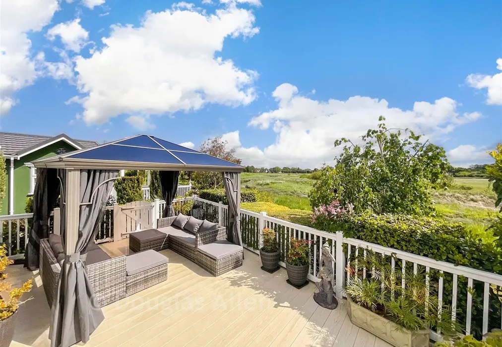 Veranda - Hawk Hill, Battlesbridge, Wickford, Essex - Wards of Kent