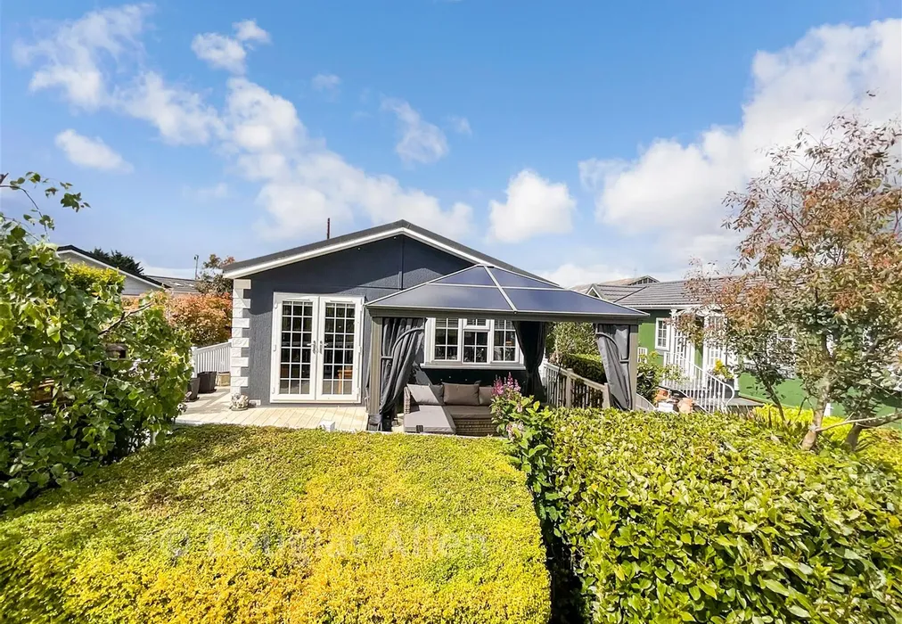 Front - Hawk Hill, Battlesbridge, Wickford, Essex - Wards of Kent