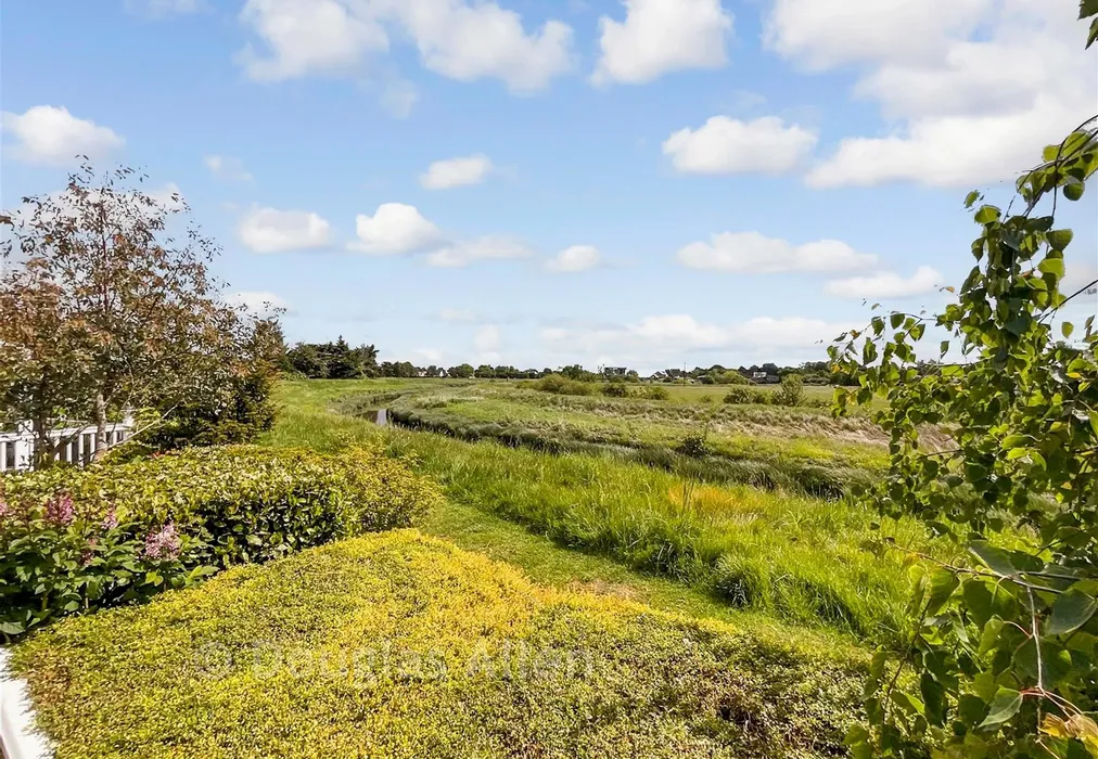 Surrounding Views - Hawk Hill, Battlesbridge, Wickford, Essex - Wards of Kent
